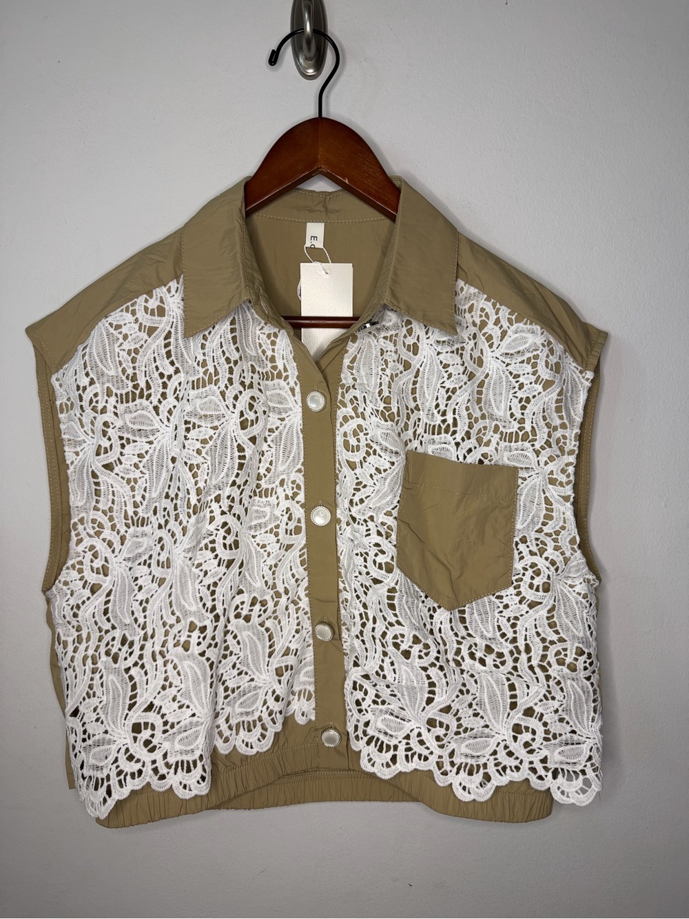 Sleeveless Lace Overlay Button-Up Shirt - White & Khaki